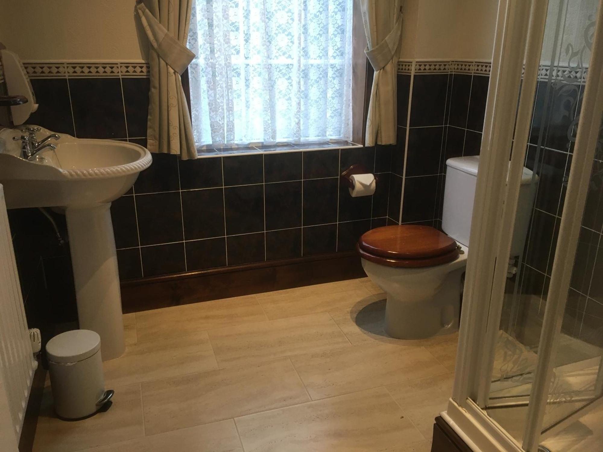 Grove House Guest House Телфорд Экстерьер фото