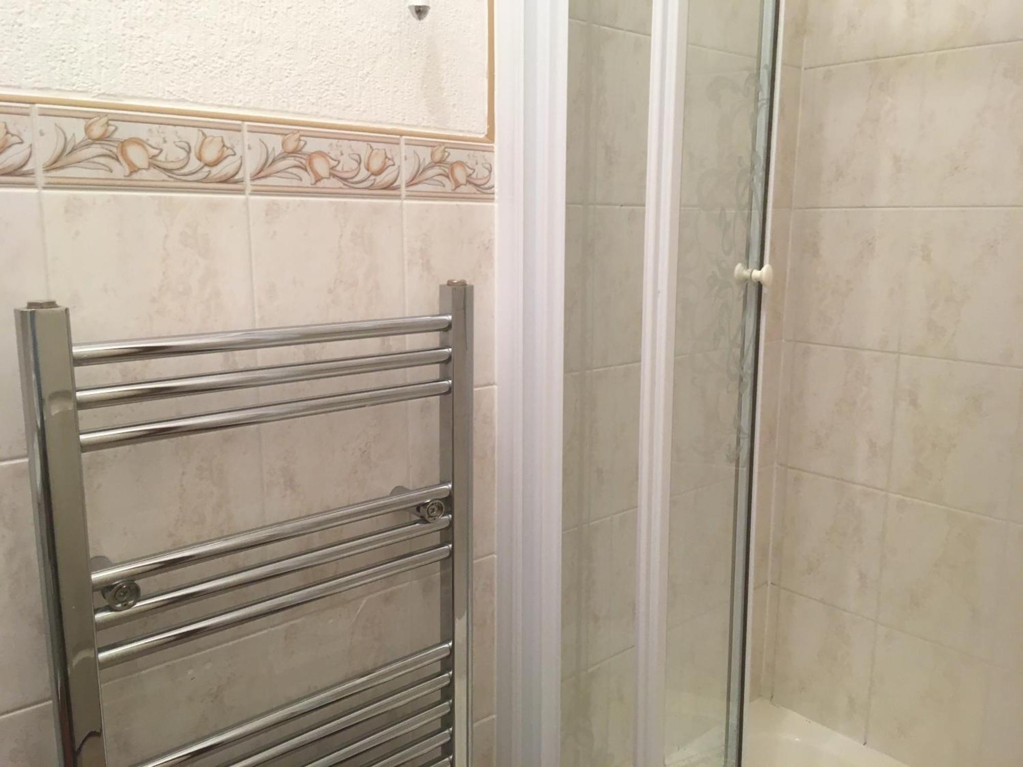 Grove House Guest House Телфорд Экстерьер фото