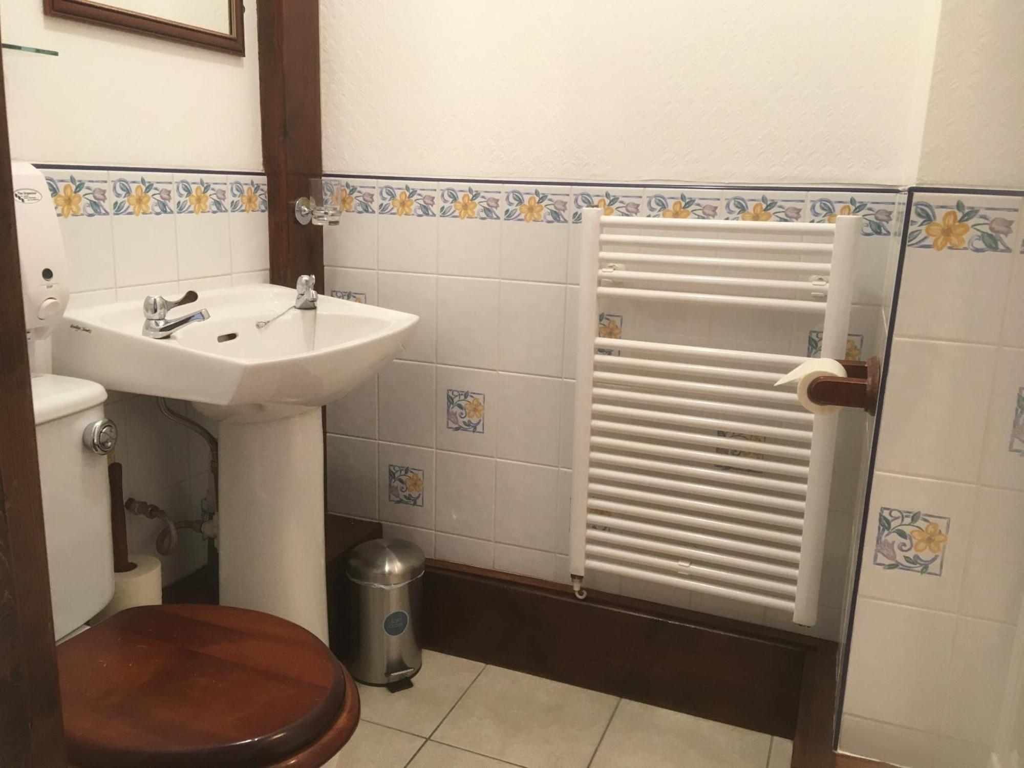 Grove House Guest House Телфорд Экстерьер фото