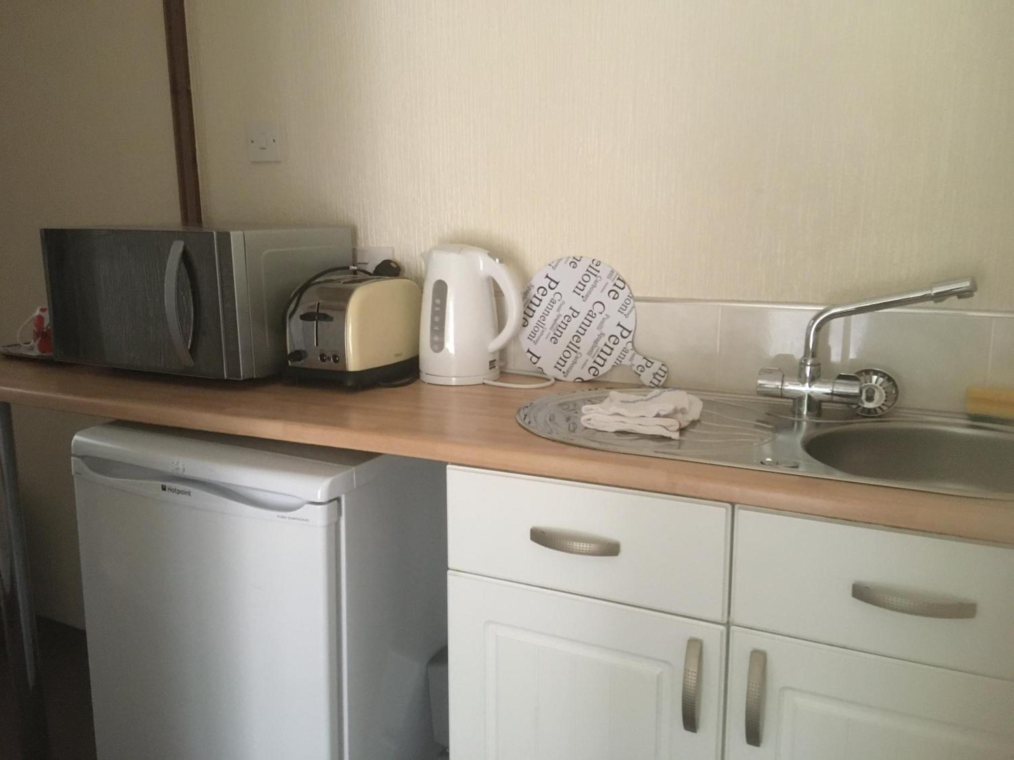 Grove House Guest House Телфорд Экстерьер фото