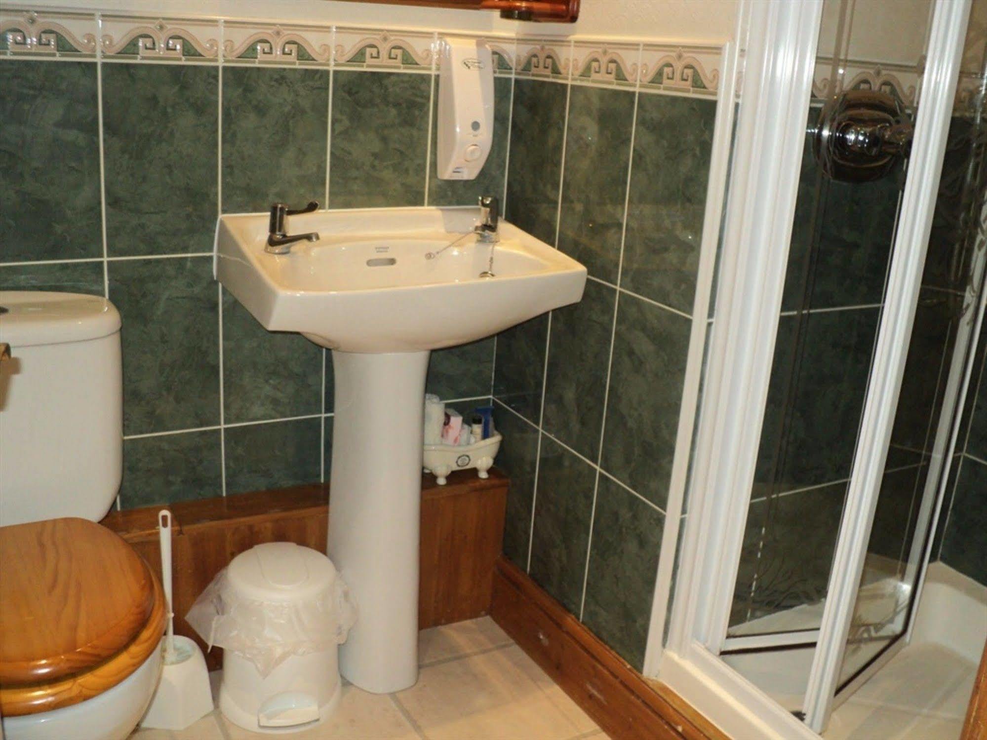 Grove House Guest House Телфорд Экстерьер фото